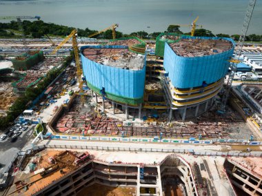 Shenzhen, Çin - 2022 Çemberi: Shenzhen şehrindeki inşaat alanı ve manzaranın havadan görünüşü