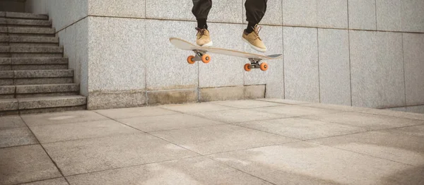 Skateboard Skateboard Dans Ville Moderne — Photo