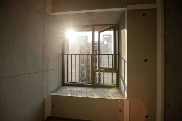 Kosong Rumah Baru Dengan Sinar Matahari Cina — Stok Foto