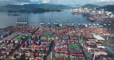 Shenzhen, Çin - 2022 Çemberi: Çin 'in Shenzhen kentindeki Yantian limanındaki hava manzarası