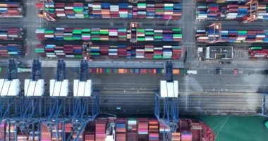 Shenzhen, Çin - 2022 Çemberi: Çin 'in Shenzhen kentindeki Yantian limanındaki hava manzarası