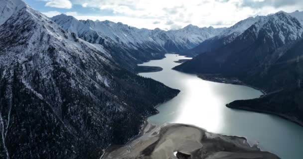 Vista Panorámica Del Hermoso Paisaje Con Río Montaña — Vídeos de Stock