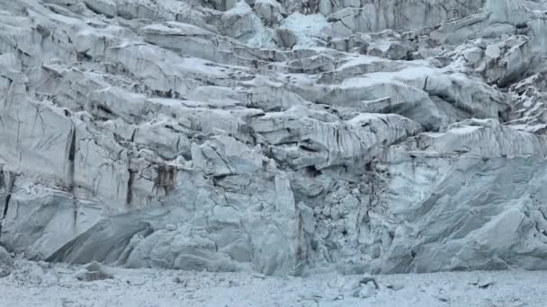 Schöne Aussicht Auf Die Schneebedeckten Berge — Stockvideo