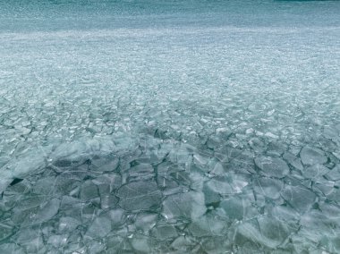 Tibet, Çin 'deki güzel göl manzarası.