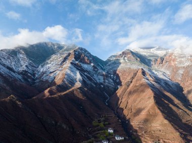 Dağların güzel manzarası