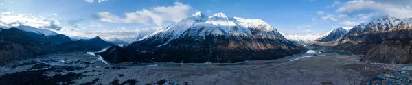 Vista Aérea Hermosas Montañas Nieve Lago Tíbet China —  Fotos de Stock