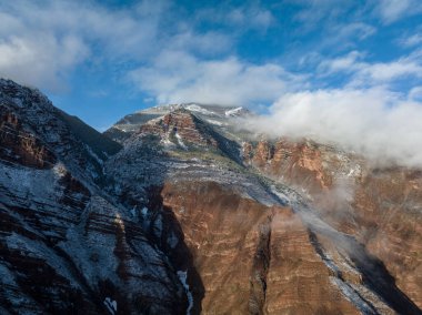 Tibet, Çin 'deki güzel danxia peyzajının hava manzarası