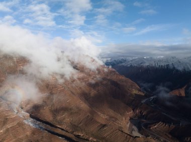 Tibet, Çin 'deki güzel danxia peyzajının hava manzarası