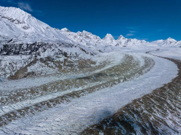 中国高山冰川山脉的空中景观 — 图库照片