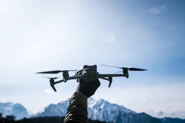 Létající Dron Vysokohorských Zasněžených Horách — Stock fotografie