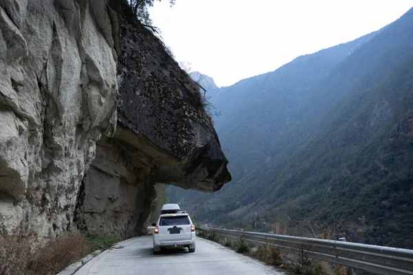 Coche Conducción Sendero Montaña Gran Altitud China — Foto de Stock