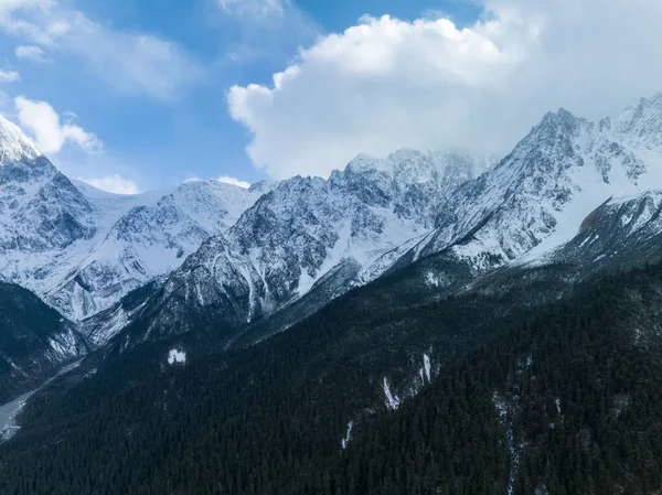 西藏美丽的高空雪山的空中景观 — 图库照片