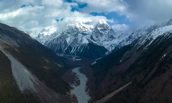 Αεροφωτογραφία Των Όμορφων Βουνών Χιονιού Μεγάλο Υψόμετρο Στο Θιβέτ Κίνα — Φωτογραφία Αρχείου
