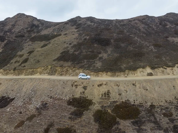 Letecký Pohled Jízdní Auto Vysokohorské Horské Stezce Čína — Stock fotografie