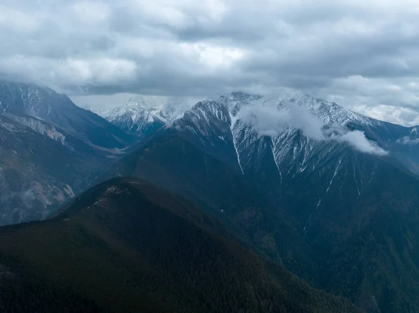 Letecký Pohled Krásné Vysokohorské Zasněžené Hory Tibetu Čína — Stock fotografie