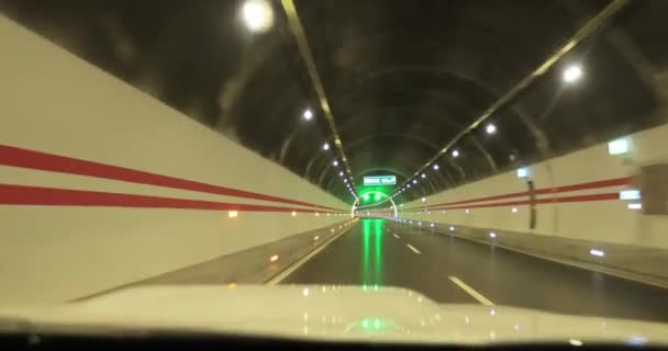 Voiture Conduite Dans Tunnel Souterrain Avec Des Lumières — Video