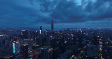 Akşamları Asya şehrinde modern mimari