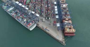 Shenzhen, Çin - 2022 Çemberi: Çin 'in Shenzhen kentindeki Yantian limanındaki hava manzarası