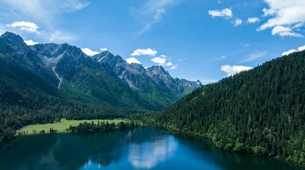 Прекрасний Вид Високогірний Лісовий Гірський Озерний Ландшафт Сичуані Китай — стокове фото