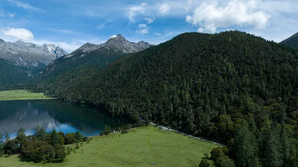 Прекрасний Вид Високогірний Лісовий Гірський Озерний Ландшафт Сичуані Китай — стокове фото