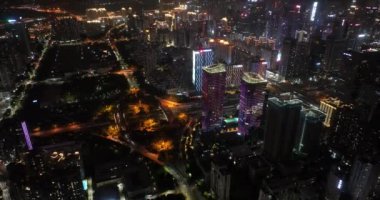 Işıklı Çin şehrinin gece manzarası