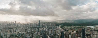 Shenzhen, Çin 'deki güzel şehir manzarasının hava manzarası.