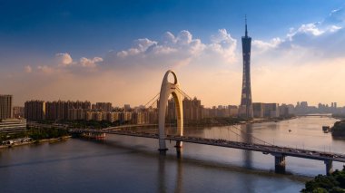 Guangzhou, Çin - 26 Temmuz 2023: Guangzhou şehrindeki hava manzarası, Chin
