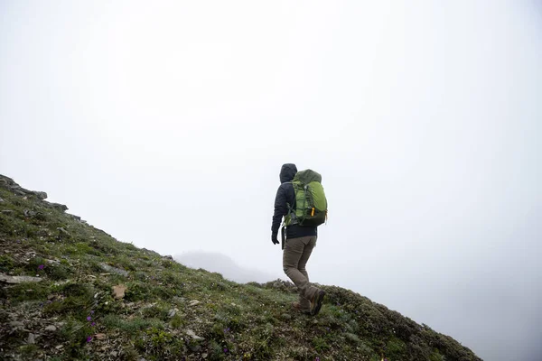 Successful Woman Hiker Hiking Mountain Top Tibet — Stock Photo, Image
