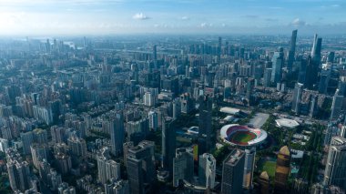 Guangzhou, Çin - 25 Temmuz 2023: Guangzhou şehrindeki hava manzarası, Çin