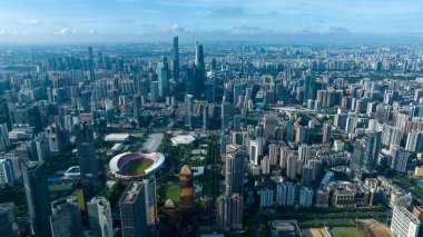 Guangzhou, Çin - 25 Temmuz 2023: Guangzhou şehrindeki hava manzarası, Çin