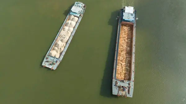 Transportadora Areia Navegando Rio — Fotografia de Stock