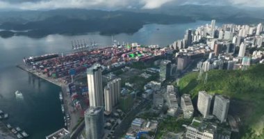 Shenzhen, Çin - 2022 Çemberi: Çin 'in Shenzhen kentindeki Yantian limanındaki hava manzarası