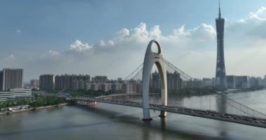 Nehirli Hong Kong şehrinin hava manzarası.