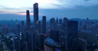 Bangkok, Tayland 'ın gece şehrinin hava manzarası