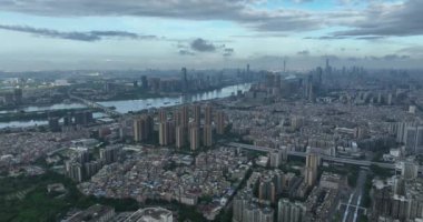 Guangzhou, Çin - 4 Ağustos 2023: Guangzhou, Çin 'deki hava görüntüleri