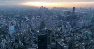 Hong Kong şehrinin hava görüntüsü.