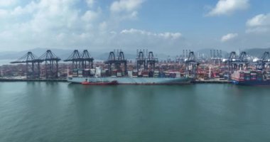 Shenzhen, Çin - 2022 Çemberi: Çin 'in Shenzhen kentindeki Yantian limanındaki hava manzarası