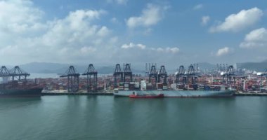 Shenzhen, Çin - 2022 Çemberi: Çin 'in Shenzhen kentindeki Yantian limanındaki hava manzarası