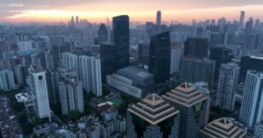 Hong Kong şehrinin hava görüntüsü.