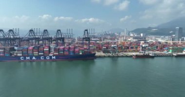 Shenzhen, Çin - 2022 Çemberi: Çin 'in Shenzhen kentindeki Yantian limanındaki hava manzarası