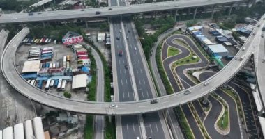 Shenzhen, Çin - 29 Temmuz 2022: Çin 'in Shenzhen kentindeki Yantian konteyner terminalinde Viyaduct' un hava görüntüleri
