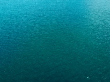 Güzel deniz suyunun havadan görünüşü