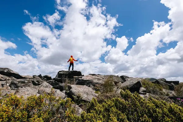 Hiking Woman High Altitude Mountain Top — Stock Photo, Image