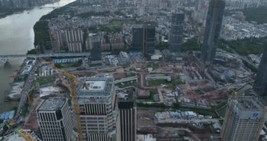 Şehrin sularla çevrili güzel hava manzarası