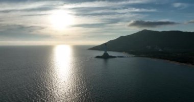 Hainan Adası, Çin 'deki Nanshan Tapınağı' ndaki deniz kıyısındaki merhamet tanrıçası heykeli..