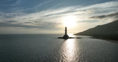 Hainan Adası, Çin 'deki Nanshan Tapınağı' ndaki deniz kıyısındaki merhamet tanrıçası heykeli..