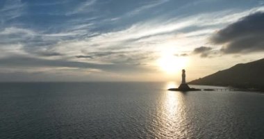 Hainan Adası, Çin 'deki Nanshan Tapınağı' ndaki deniz kıyısındaki merhamet tanrıçası heykeli..