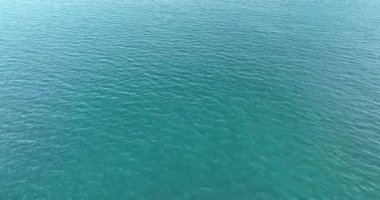 dalgaların ve deniz yüzeyinin havadan görünüşü