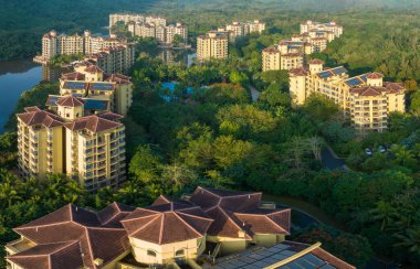 Çin 'in Hainan ilindeki güzel tatil evleri.