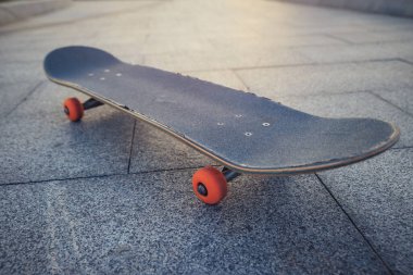 Güneşin doğduğu şehirde açık havada kaykay